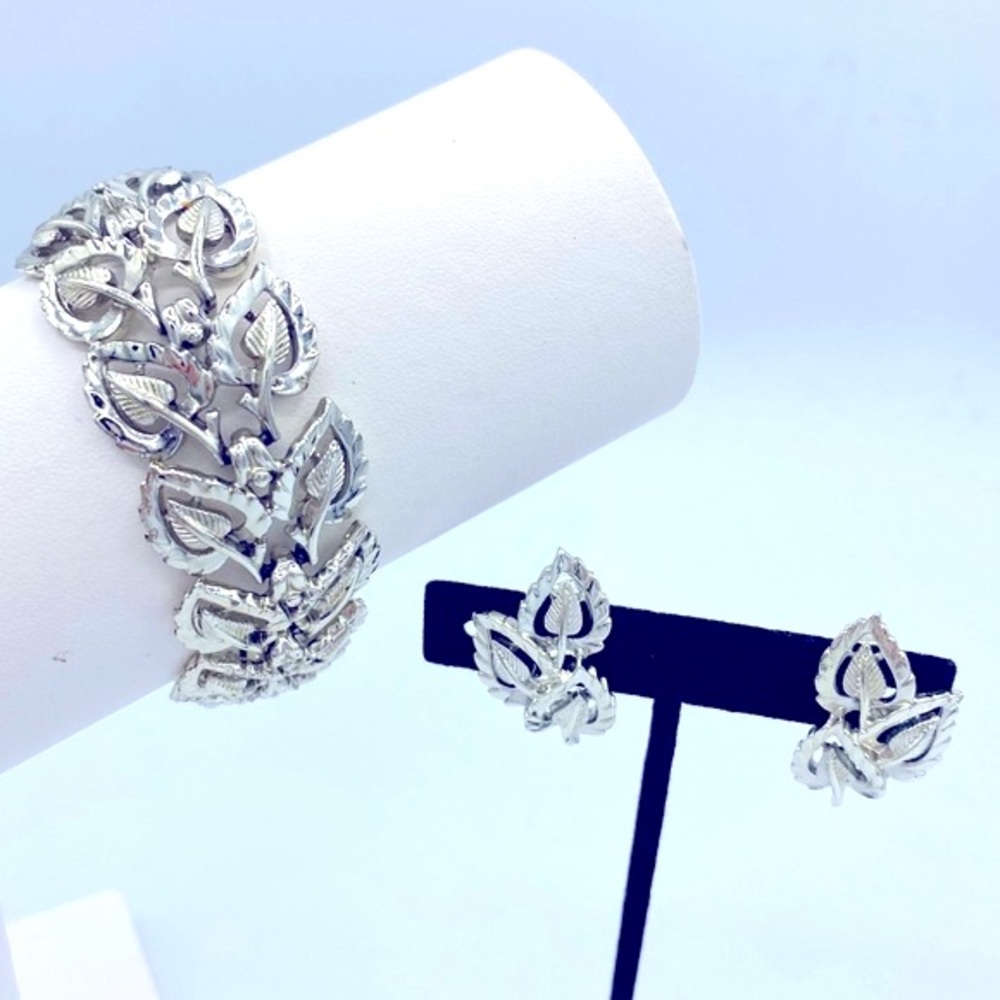 Vintage CORO Bracelet/Earring Set 1950s Silver Toned Leaf Design ClipOn Earrings